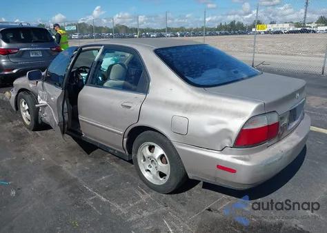 1997 Honda Accord Se from USA, damaged, VIN 1HGCD5609VA114801